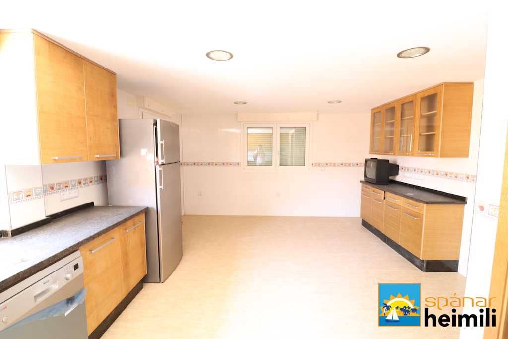 4 makuuhuone Omakotitalo myytävänä paikassa Cabo Roig mukana uima-altaan - 504 000 € (Ref: 9404284)