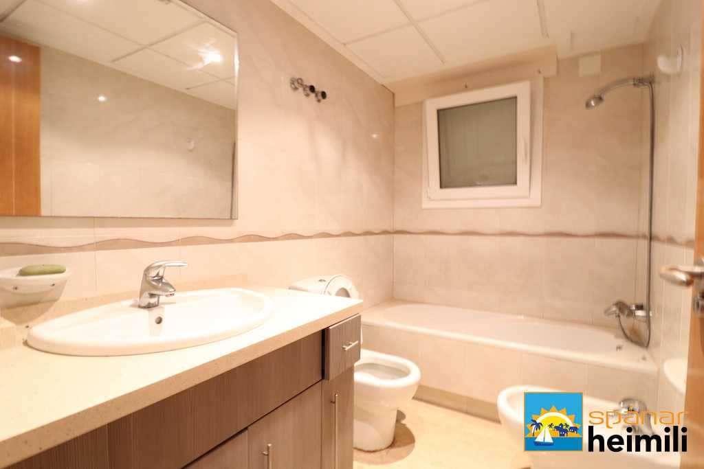 4 makuuhuone Omakotitalo myytävänä paikassa Cabo Roig mukana uima-altaan - 504 000 € (Ref: 9404284)