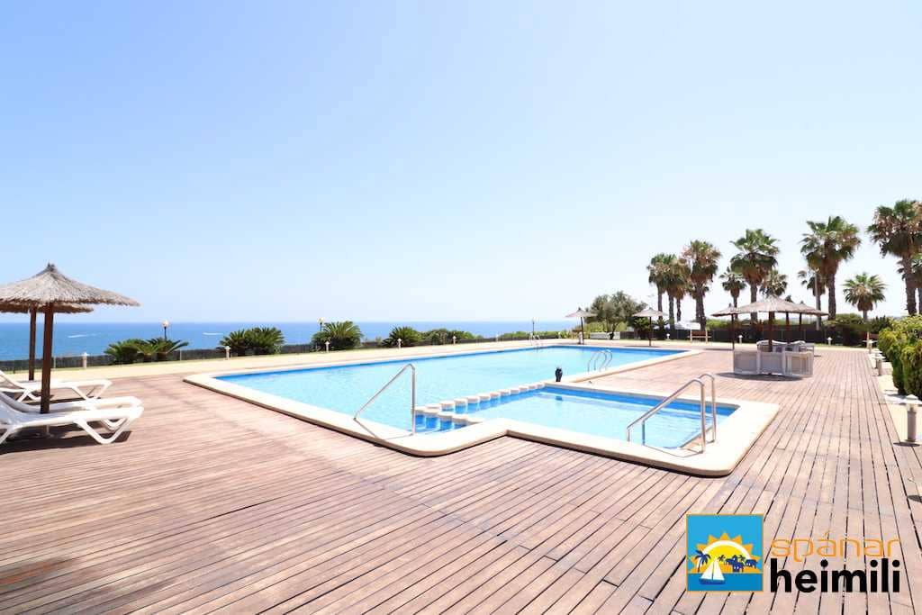 4 makuuhuone Omakotitalo myytävänä paikassa Cabo Roig mukana uima-altaan - 504 000 € (Ref: 9404284)