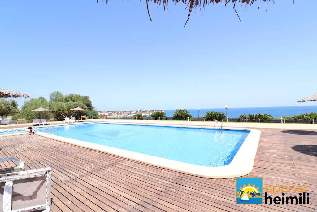 4 makuuhuone Omakotitalo myytävänä paikassa Cabo Roig mukana uima-altaan - 504 000 € (Ref: 9404284)