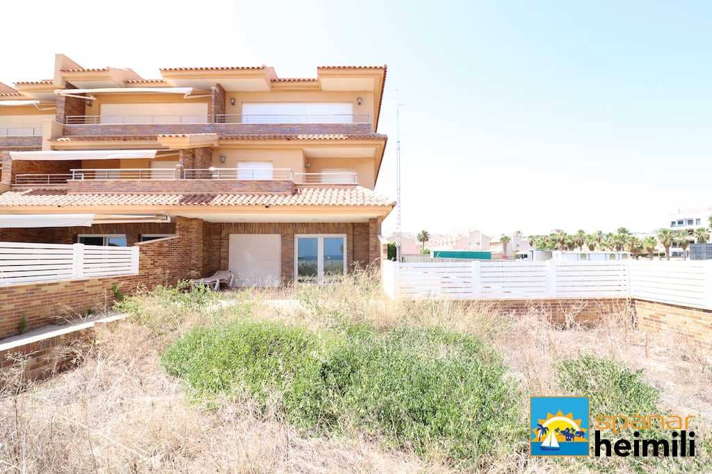 4 makuuhuone Omakotitalo myytävänä paikassa Cabo Roig mukana uima-altaan - 504 000 € (Ref: 9404284)