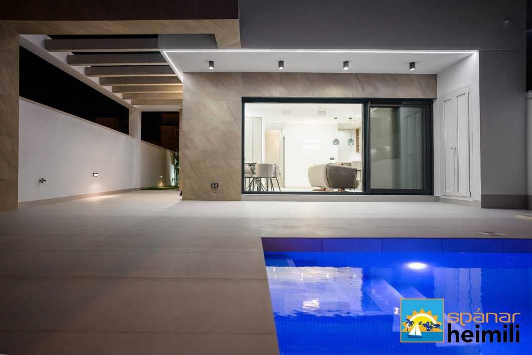 3 camera da letto Villa in vendita in Torrevieja con piscina - 399.000 € (Rif: 9404292)