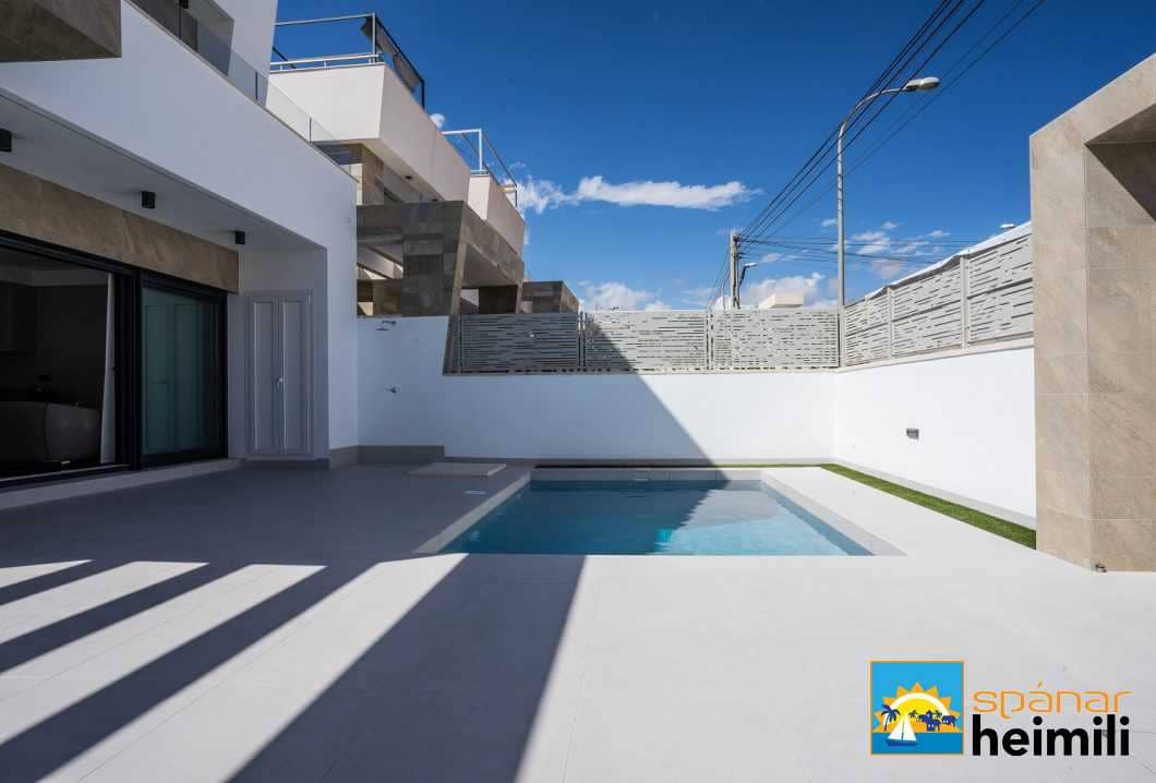 3 camera da letto Villa in vendita in Torrevieja con piscina - 399.000 € (Rif: 9404292)