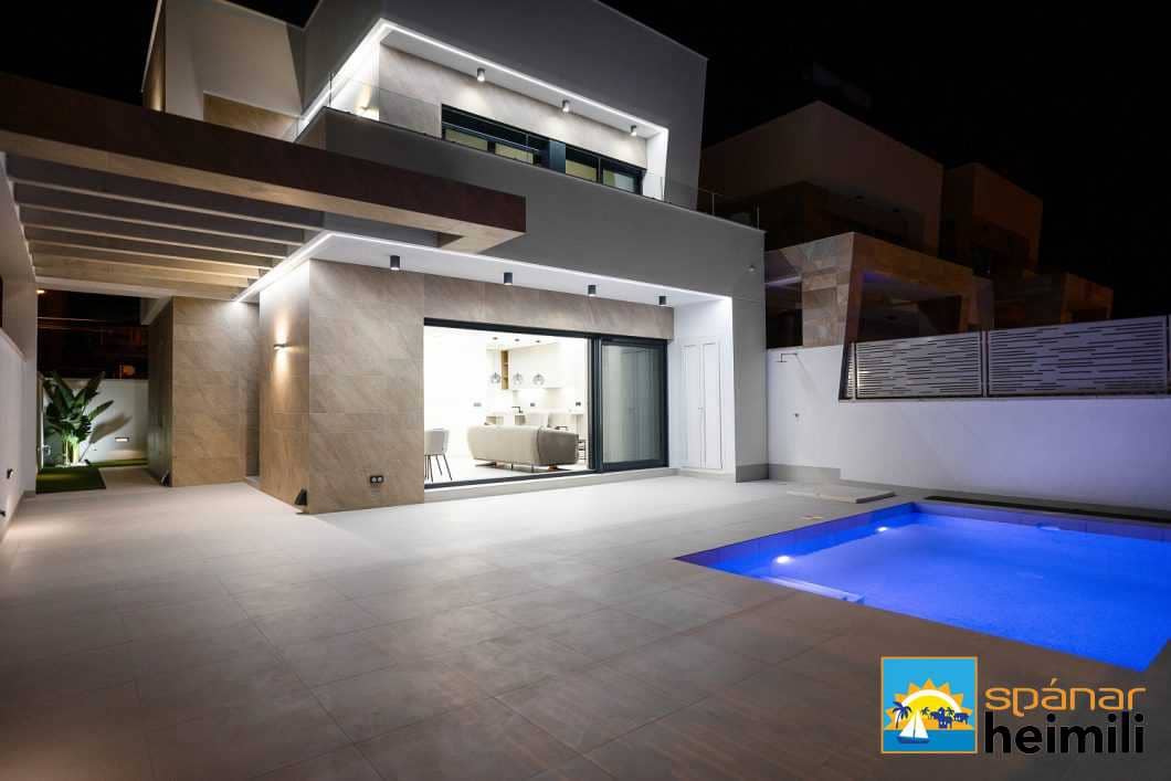 3 camera da letto Villa in vendita in Torrevieja con piscina - 399.000 € (Rif: 9404292)