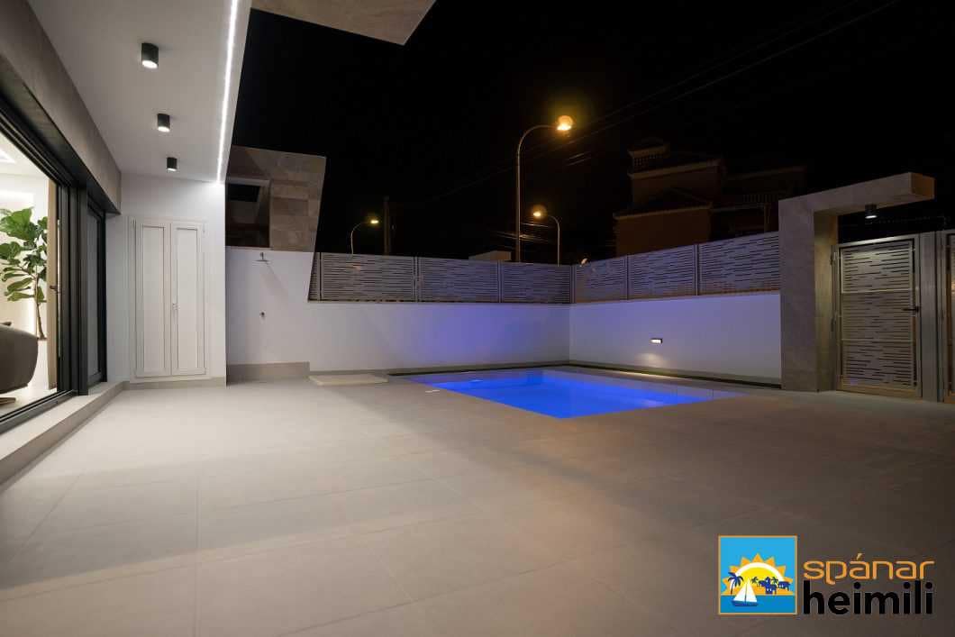3 camera da letto Villa in vendita in Torrevieja con piscina - 399.000 € (Rif: 9404292)