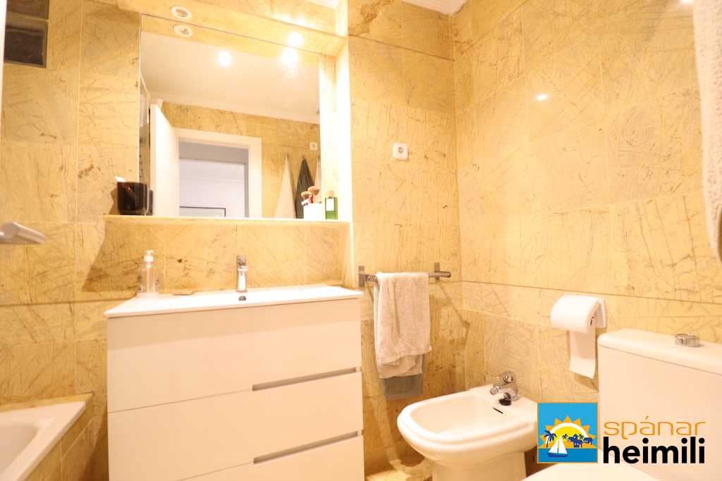 2 makuuhuone Omakotitalo myytävänä paikassa Cabo Roig mukana uima-altaan - 199 900 € (Ref: 9404295)