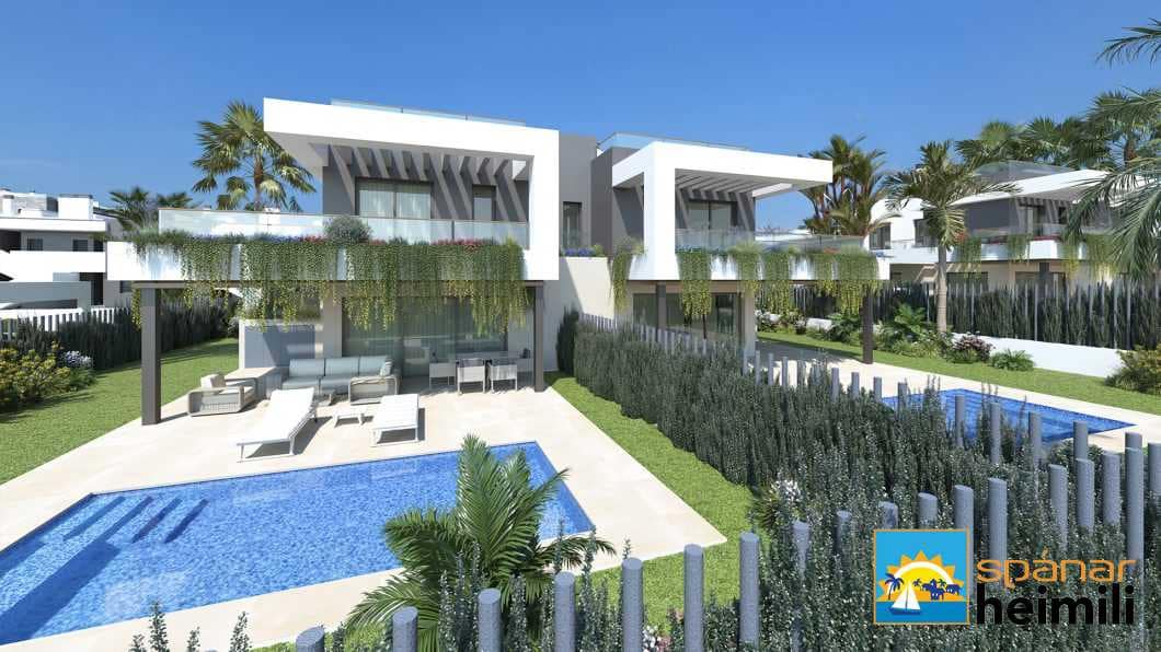 2 sovrum Semi-fristående Villa till salu i Torrevieja med pool - 475 000 € (Ref: 9404302)