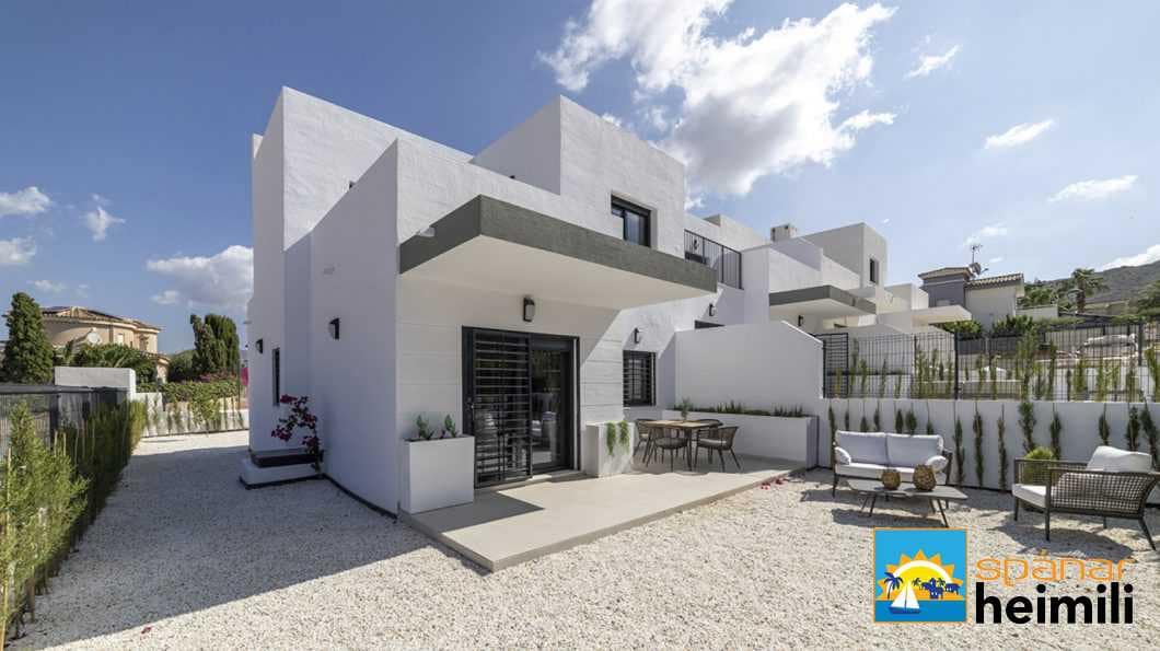 2 bedroom Townhouse for sale in Alicante / Alacant city with pool - € 273,000 (Ref: 9404315)