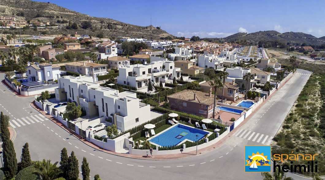 2 bedroom Townhouse for sale in Alicante / Alacant city with pool - € 273,000 (Ref: 9404315)