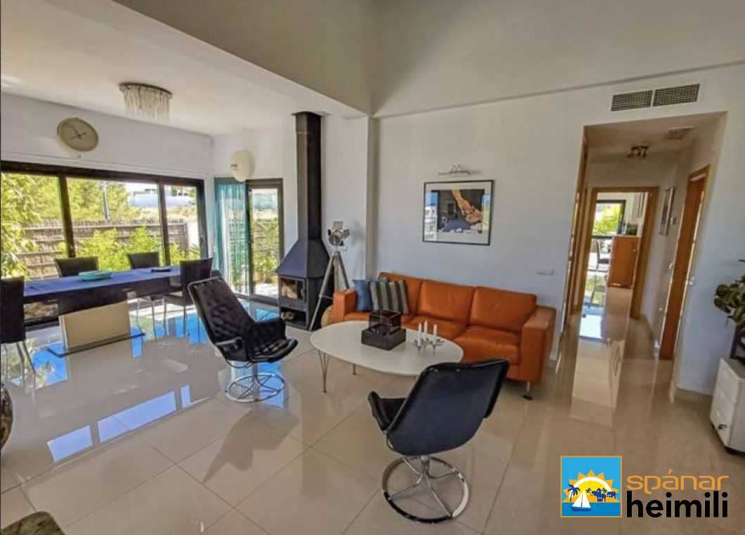 3 bedroom Villa for sale in Polop with pool - € 480,000 (Ref: 9404322)