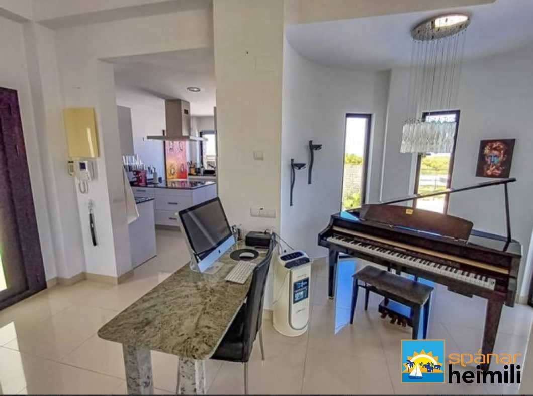 3 bedroom Villa for sale in Polop with pool - € 480,000 (Ref: 9404322)