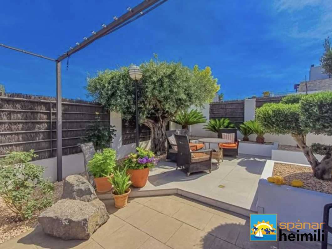 3 bedroom Villa for sale in Polop with pool - € 480,000 (Ref: 9404322)