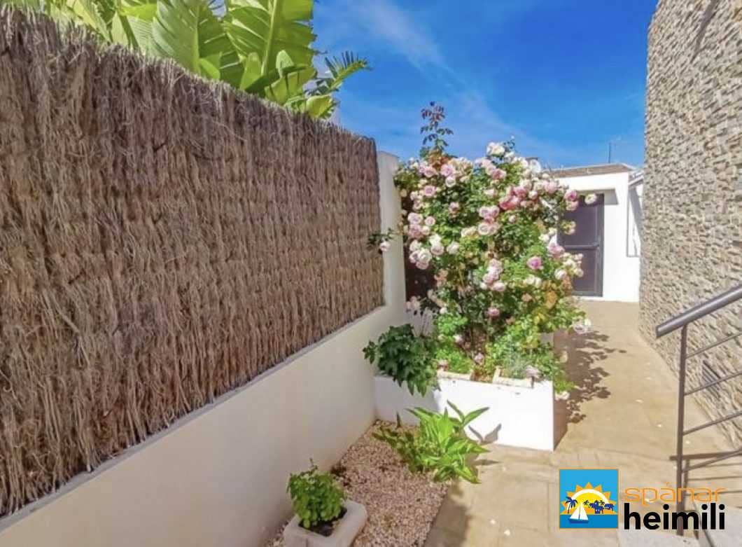 3 bedroom Villa for sale in Polop with pool - € 480,000 (Ref: 9404322)
