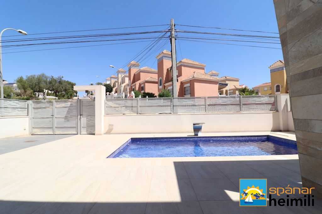 3 soverom Villa til salgs i San Miguel de Salinas med svømmebasseng - € 395 000 (Ref: 9404323)