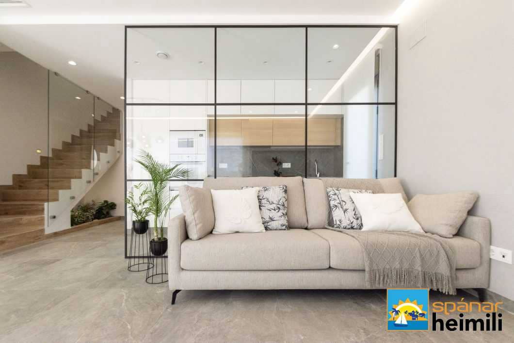 4 bedroom Villa for sale in Pilar de la Horadada with pool - € 519,000 (Ref: 9404326)