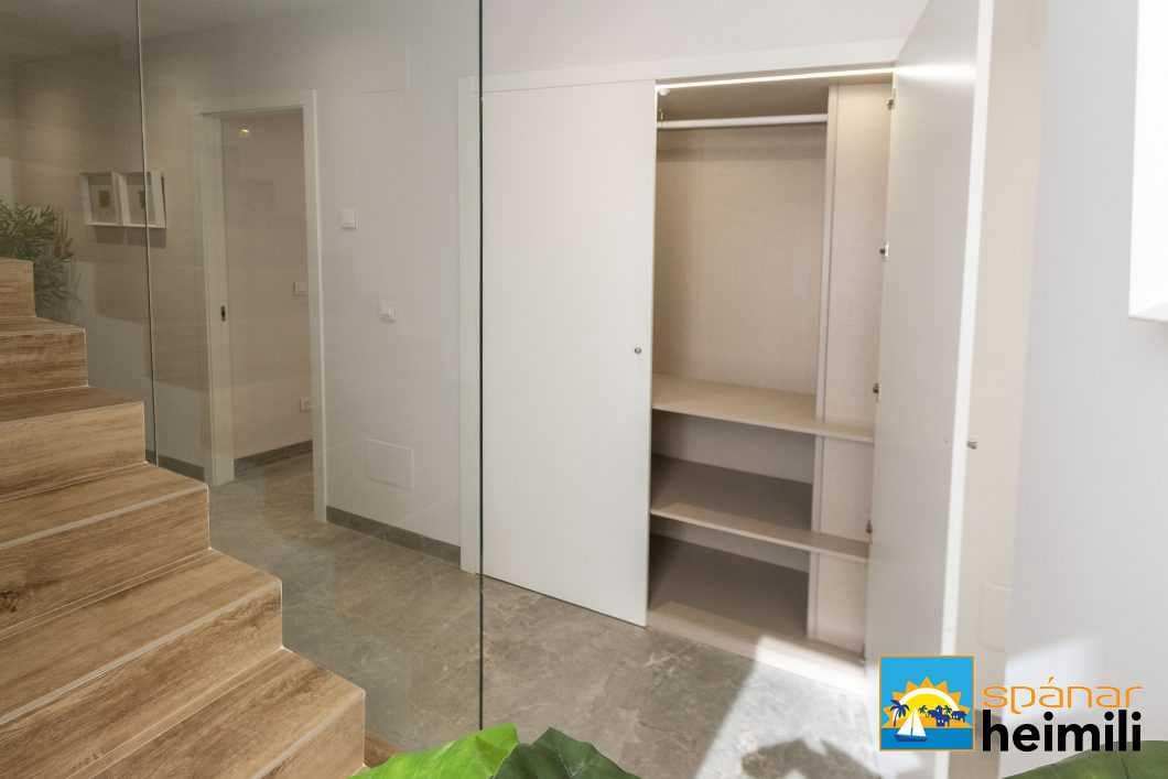 4 bedroom Villa for sale in Pilar de la Horadada with pool - € 519,000 (Ref: 9404326)