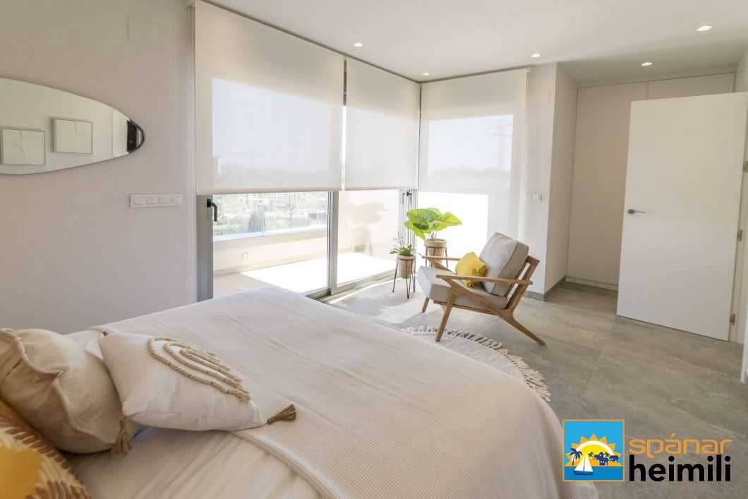 4 bedroom Villa for sale in Pilar de la Horadada with pool - € 519,000 (Ref: 9404326)