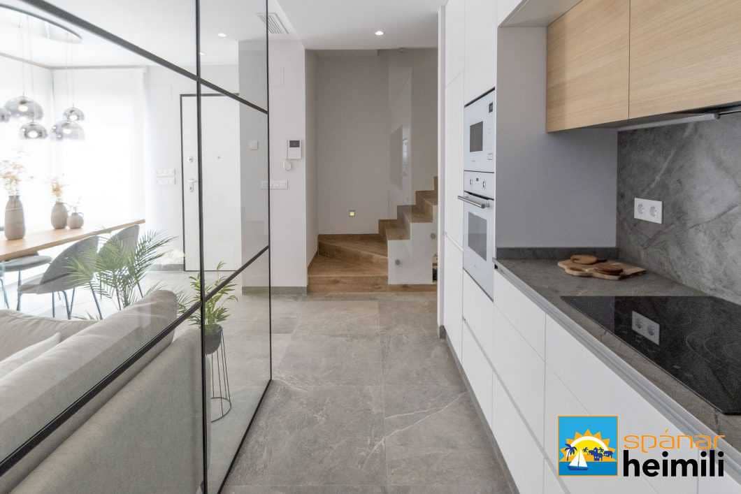 4 bedroom Villa for sale in Pilar de la Horadada with pool - € 519,000 (Ref: 9404326)