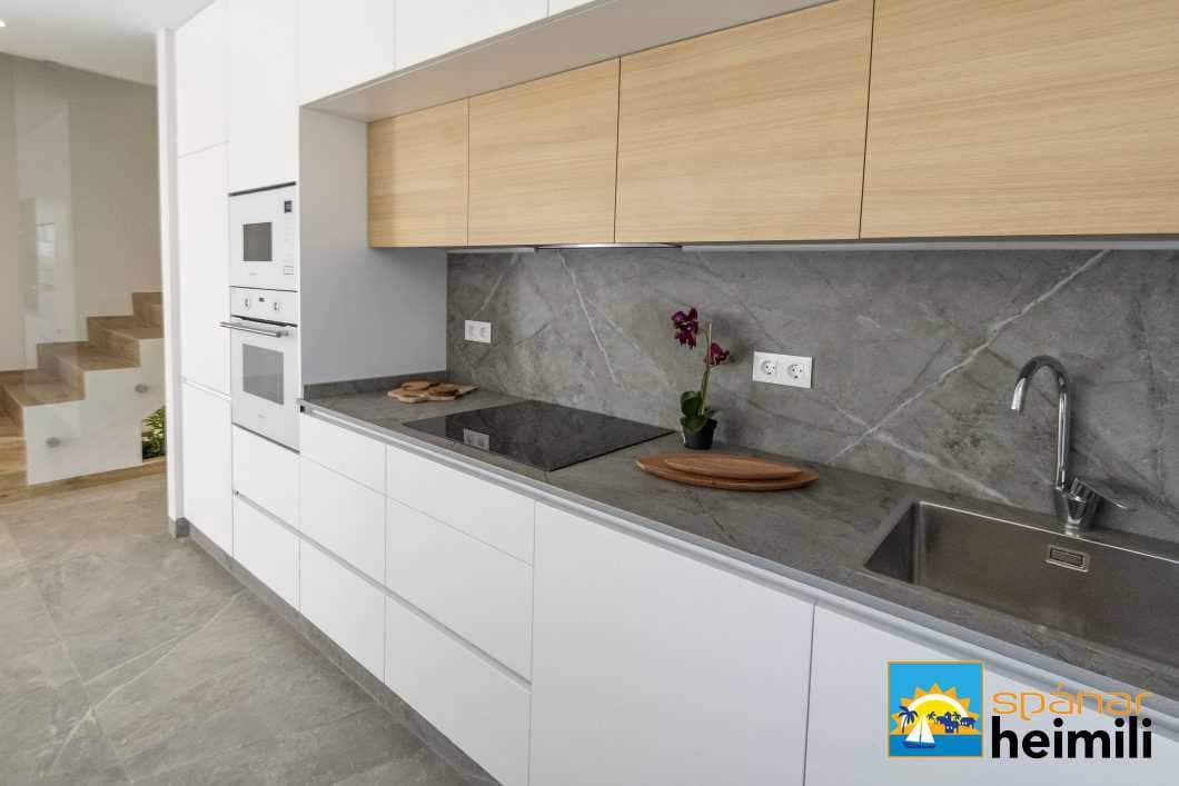 4 bedroom Villa for sale in Pilar de la Horadada with pool - € 519,000 (Ref: 9404326)
