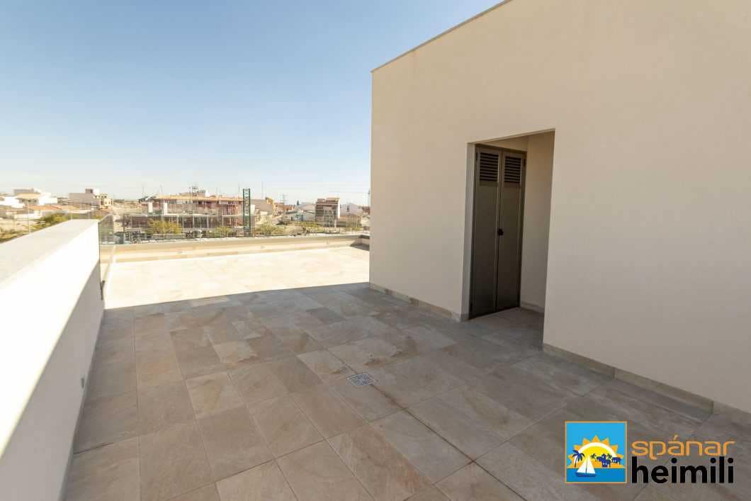 4 bedroom Villa for sale in Pilar de la Horadada with pool - € 519,000 (Ref: 9404326)