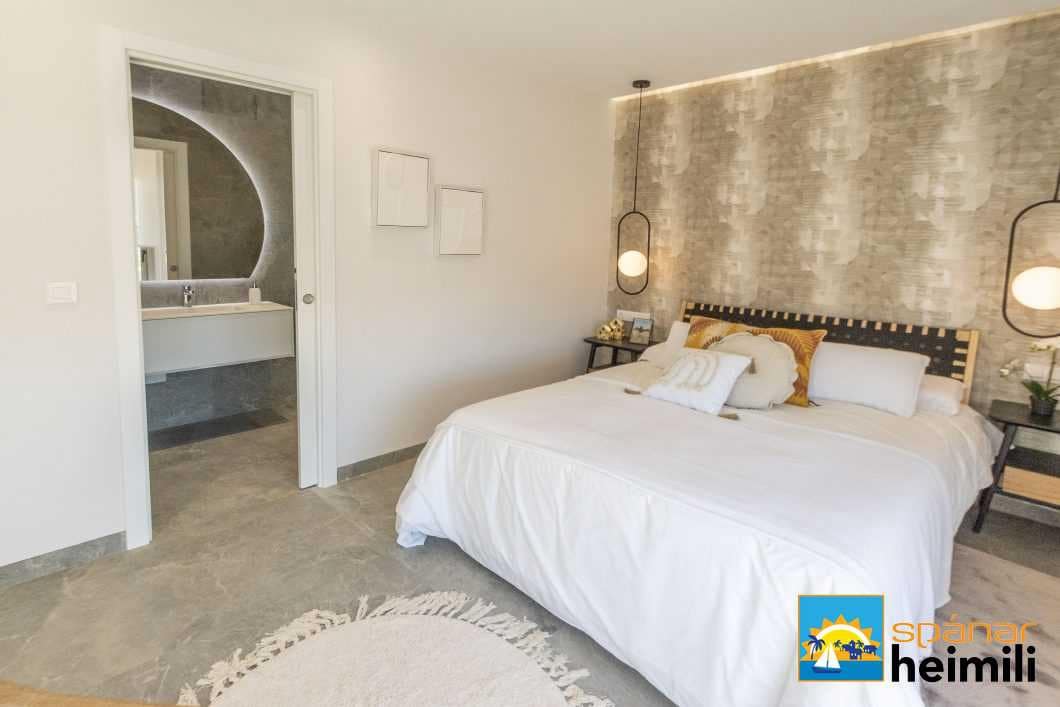 4 bedroom Villa for sale in Pilar de la Horadada with pool - € 519,000 (Ref: 9404326)