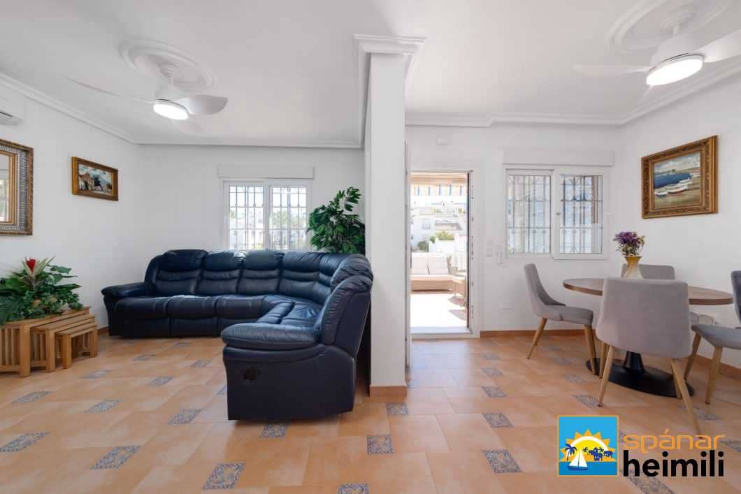 4 sovrum Semi-fristående Villa till salu i Villamartin med pool - 415 000 € (Ref: 9404327)