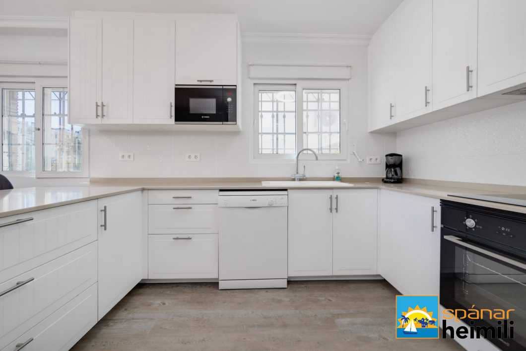 4 sovrum Semi-fristående Villa till salu i Villamartin med pool - 415 000 € (Ref: 9404327)