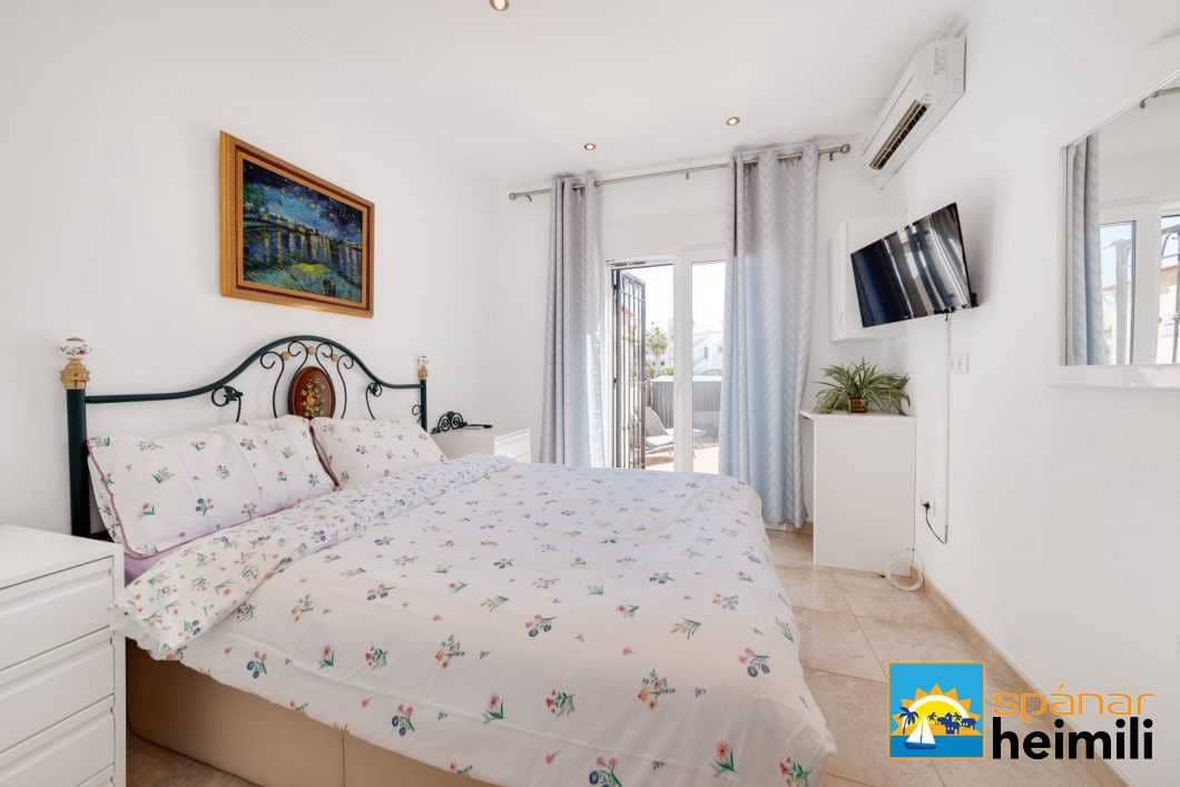 4 sovrum Semi-fristående Villa till salu i Villamartin med pool - 415 000 € (Ref: 9404327)