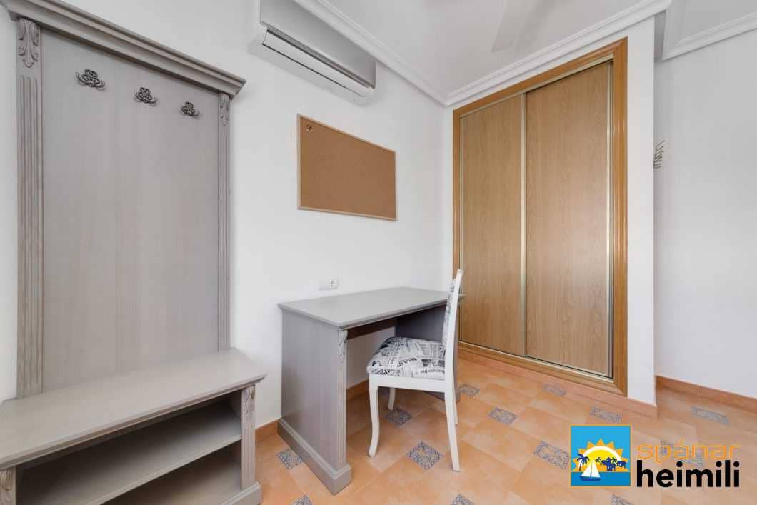 4 sovrum Semi-fristående Villa till salu i Villamartin med pool - 415 000 € (Ref: 9404327)