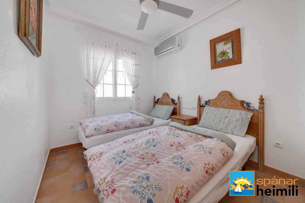 4 sovrum Semi-fristående Villa till salu i Villamartin med pool - 415 000 € (Ref: 9404327)