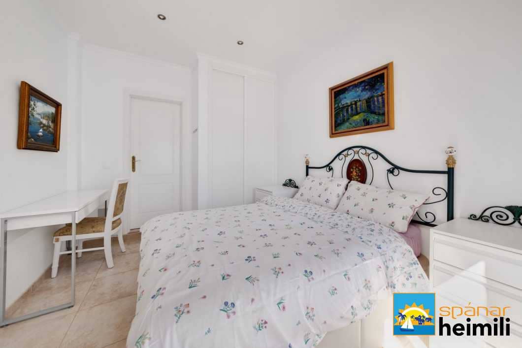 4 sovrum Semi-fristående Villa till salu i Villamartin med pool - 415 000 € (Ref: 9404327)