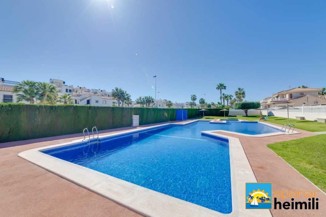 4 sovrum Semi-fristående Villa till salu i Villamartin med pool - 415 000 € (Ref: 9404327)