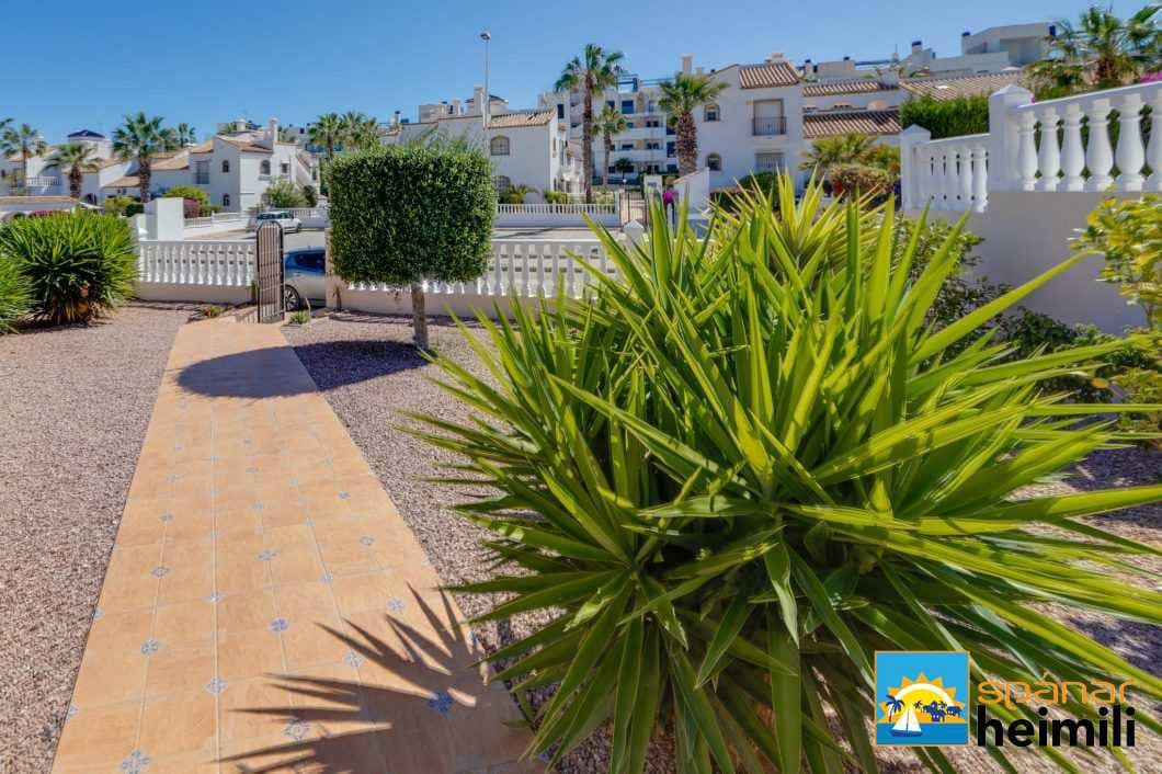 4 sovrum Semi-fristående Villa till salu i Villamartin med pool - 415 000 € (Ref: 9404327)