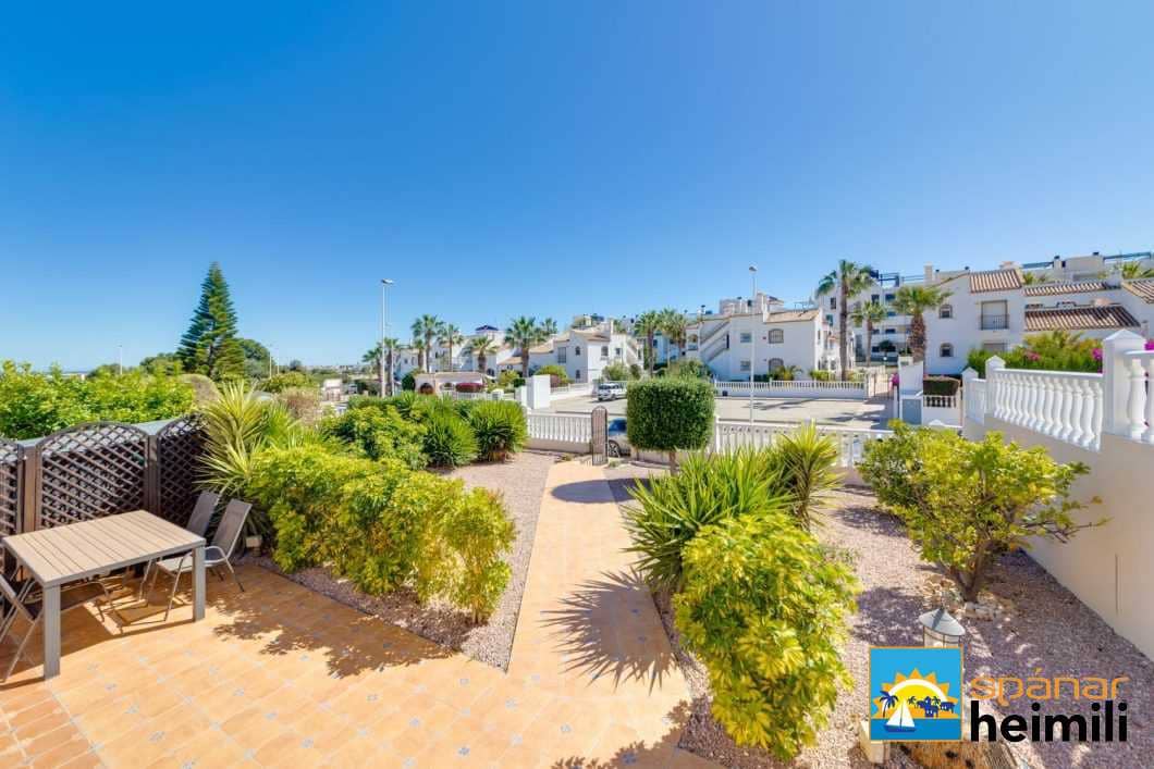 4 sovrum Semi-fristående Villa till salu i Villamartin med pool - 415 000 € (Ref: 9404327)