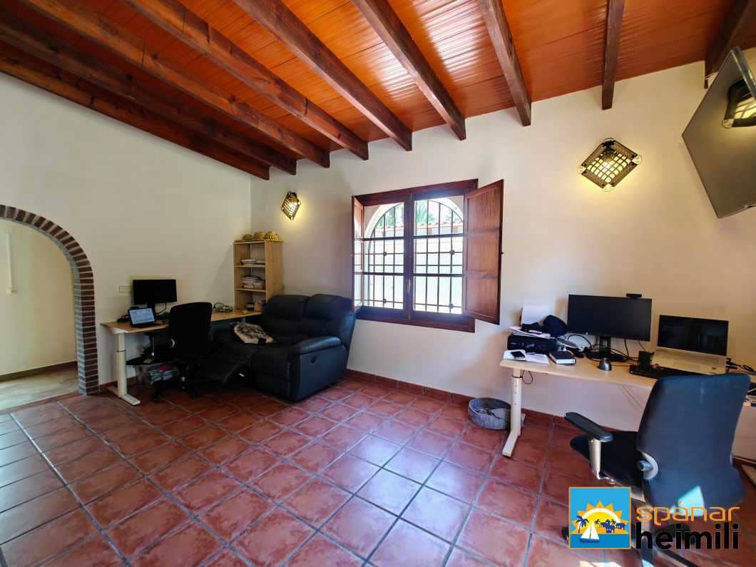 6 bedroom Villa for sale in Elche / Elx with pool - € 1,450,000 (Ref: 9404329)