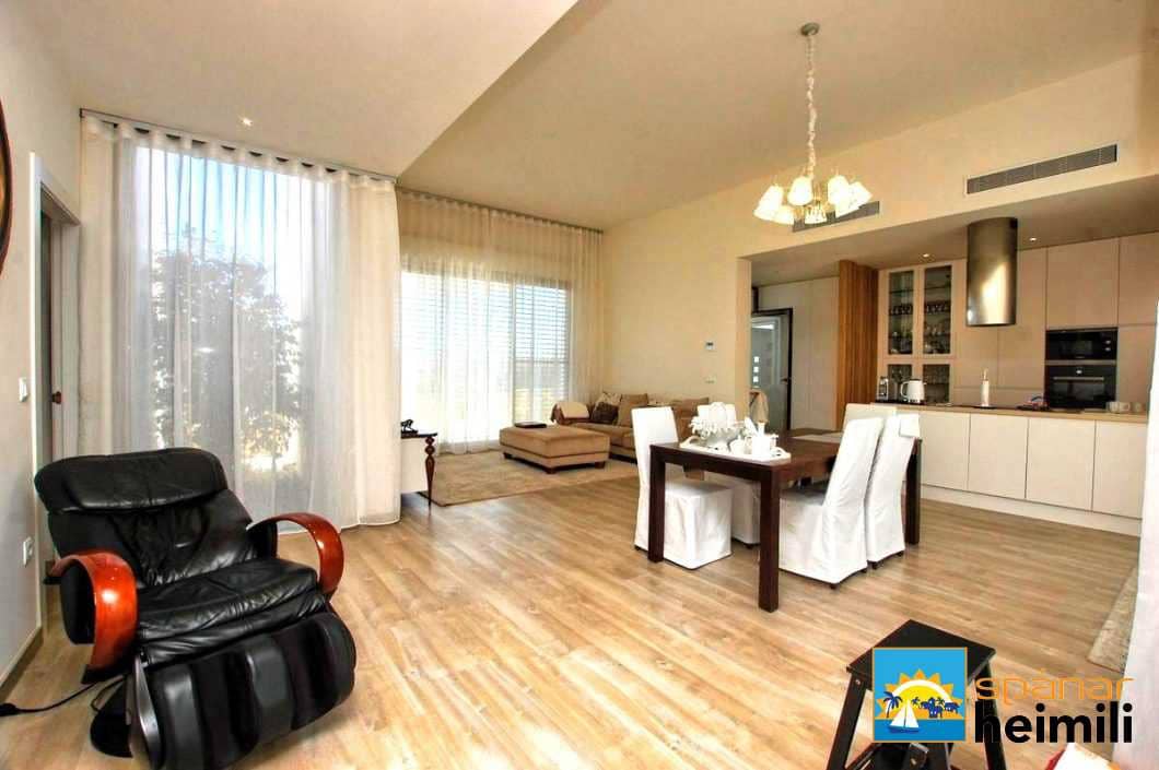 3 slaapkamer Villa te koop in Benijofar met zwembad - € 555.000 (Ref: 9404332)