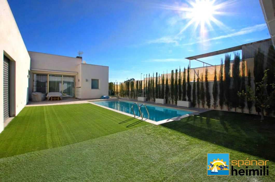 3 slaapkamer Villa te koop in Benijofar met zwembad - € 555.000 (Ref: 9404332)