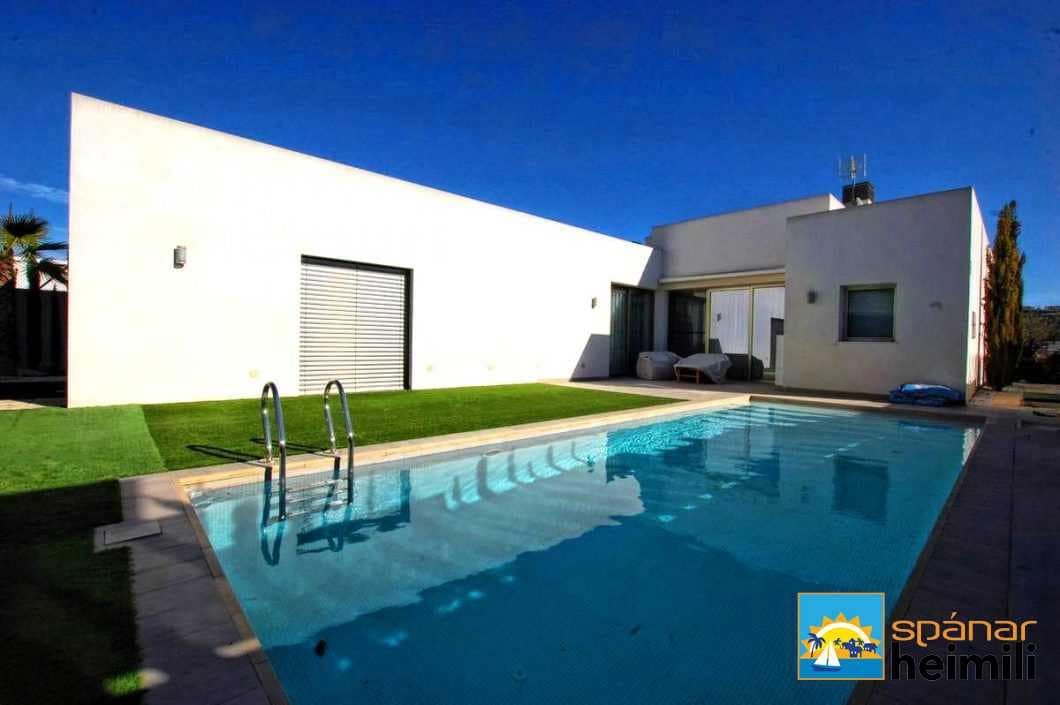 3 slaapkamer Villa te koop in Benijofar met zwembad - € 555.000 (Ref: 9404332)