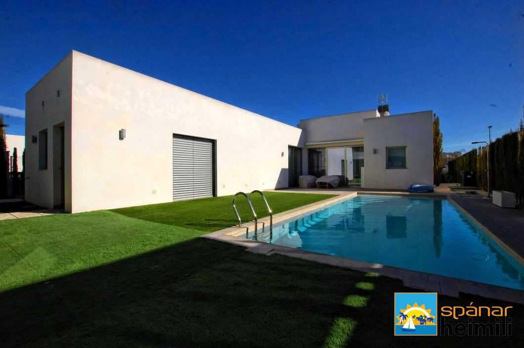 3 slaapkamer Villa te koop in Benijofar met zwembad - € 555.000 (Ref: 9404332)