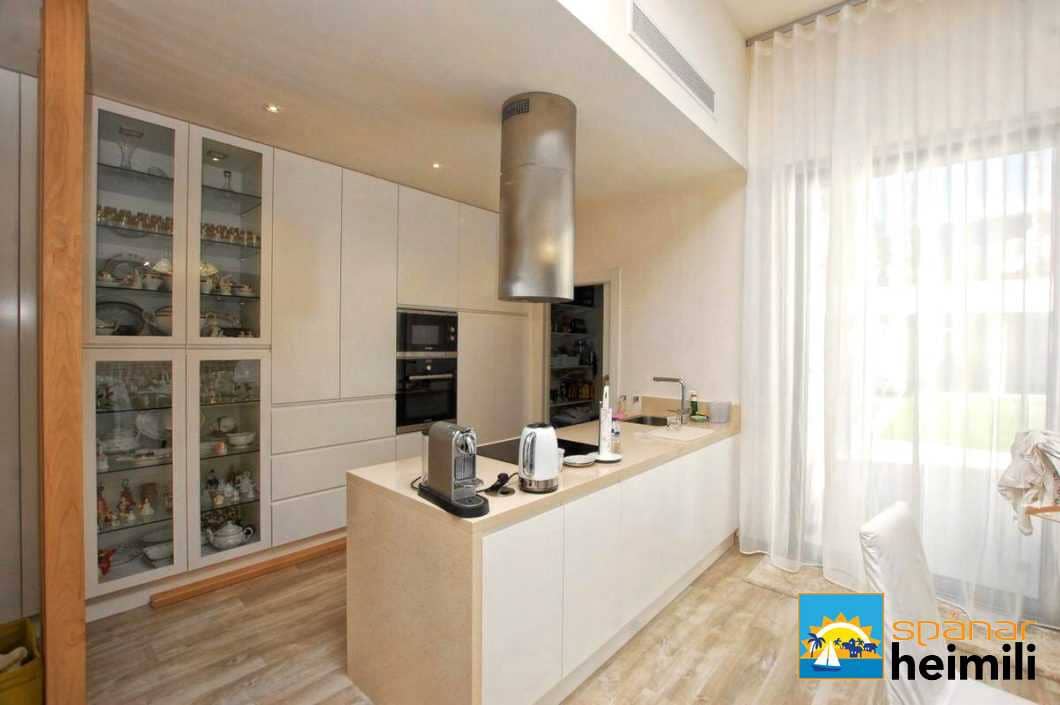 3 slaapkamer Villa te koop in Benijofar met zwembad - € 555.000 (Ref: 9404332)