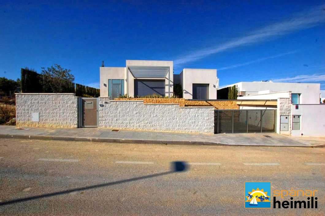 3 slaapkamer Villa te koop in Benijofar met zwembad - € 555.000 (Ref: 9404332)