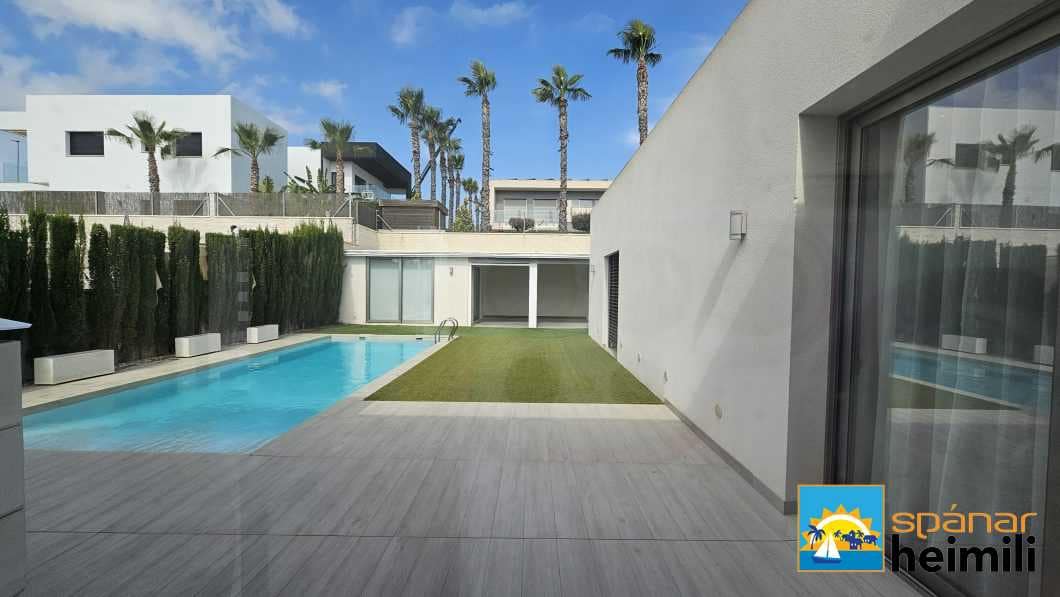 3 slaapkamer Villa te koop in Benijofar met zwembad - € 555.000 (Ref: 9404332)