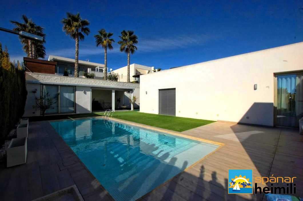 3 slaapkamer Villa te koop in Benijofar met zwembad - € 555.000 (Ref: 9404332)