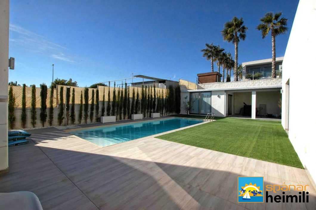 3 slaapkamer Villa te koop in Benijofar met zwembad - € 555.000 (Ref: 9404332)