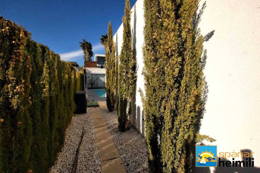 3 slaapkamer Villa te koop in Benijofar met zwembad - € 555.000 (Ref: 9404332)