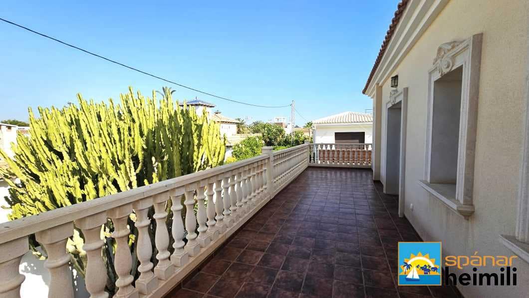 4 bedroom Villa for sale in Cabo Roig with pool - € 925,000 (Ref: 9404333)