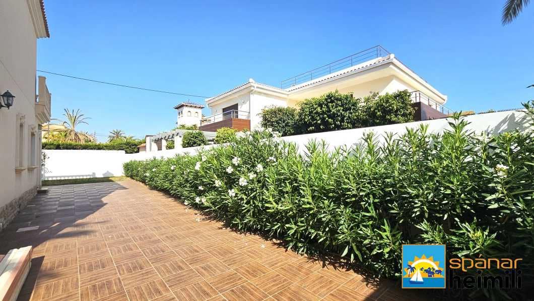 4 bedroom Villa for sale in Cabo Roig with pool - € 925,000 (Ref: 9404333)