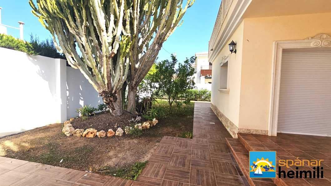 4 bedroom Villa for sale in Cabo Roig with pool - € 925,000 (Ref: 9404333)