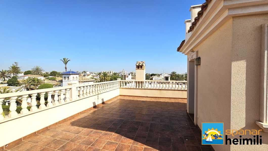 4 bedroom Villa for sale in Cabo Roig with pool - € 925,000 (Ref: 9404333)