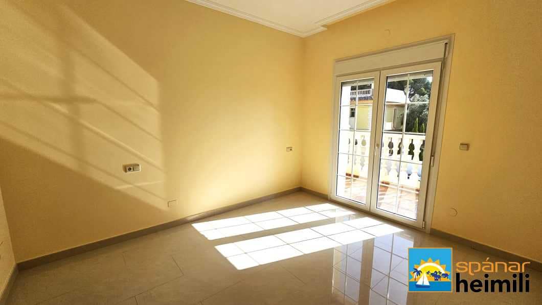 4 bedroom Villa for sale in Cabo Roig with pool - € 925,000 (Ref: 9404333)